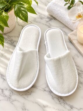 White Disposable Hotel Spa Slippers